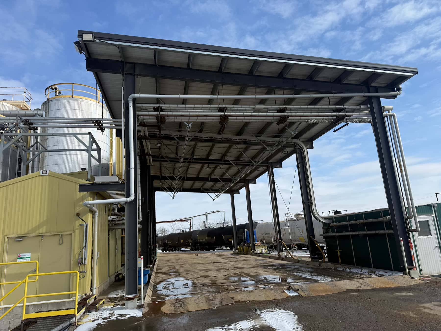 Kee Track rigid rail system providing fall protection for workers on top of truck trailers