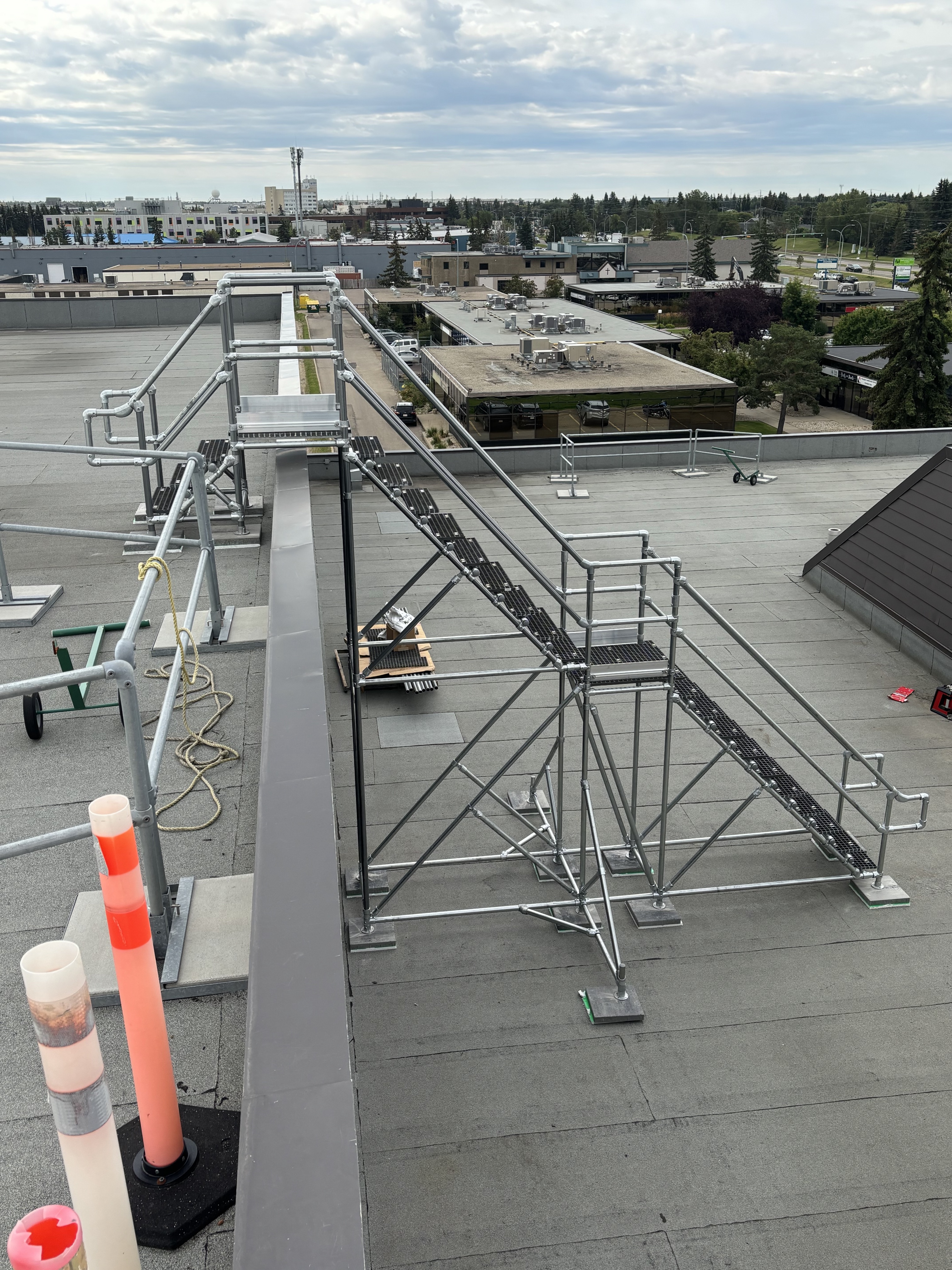Permanent rooftop access solution for maintenance personnel