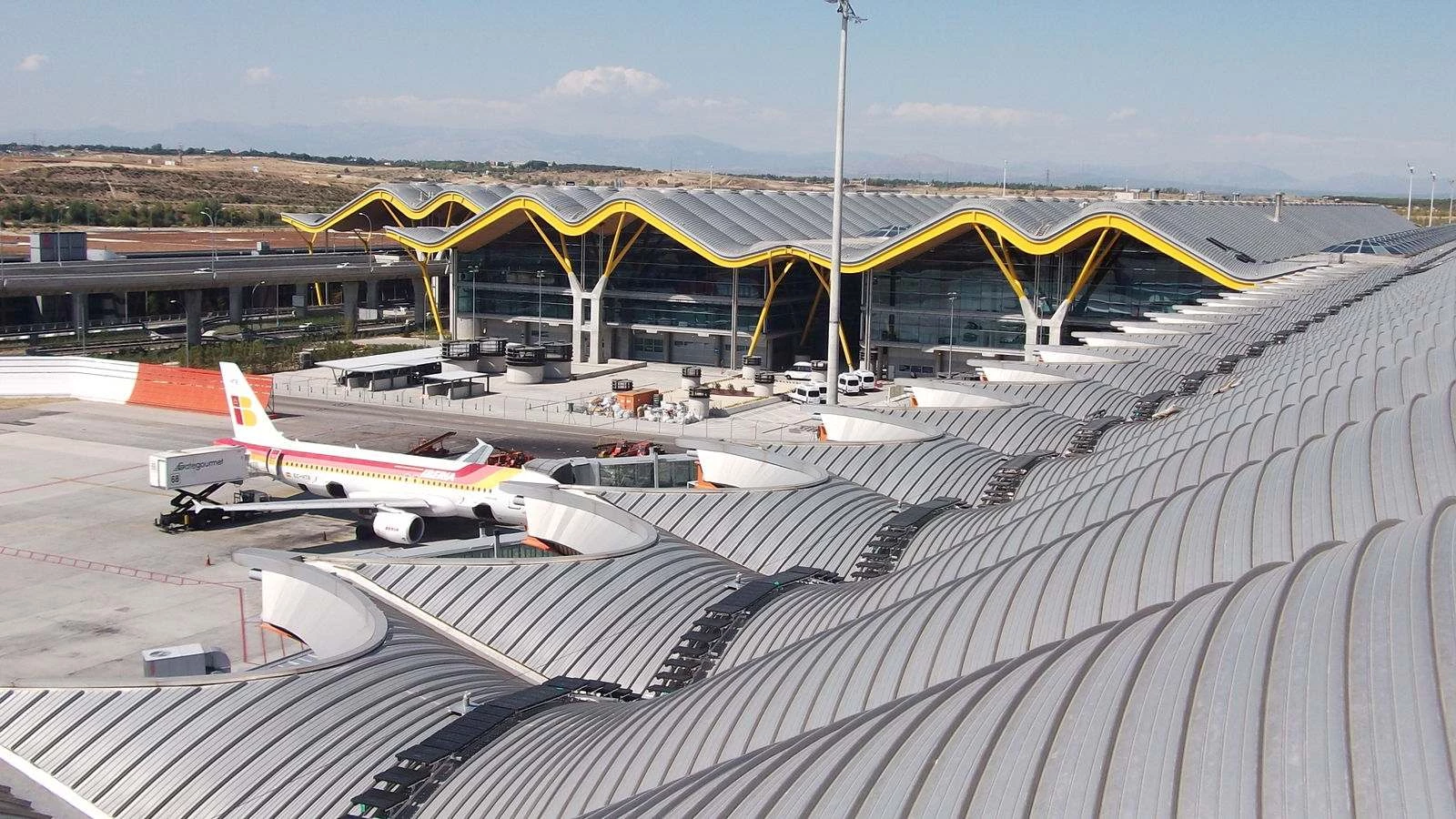 Rooftop fall protection/ rooftop walkway / roof walkway / airport roof walkway / Kee Walk