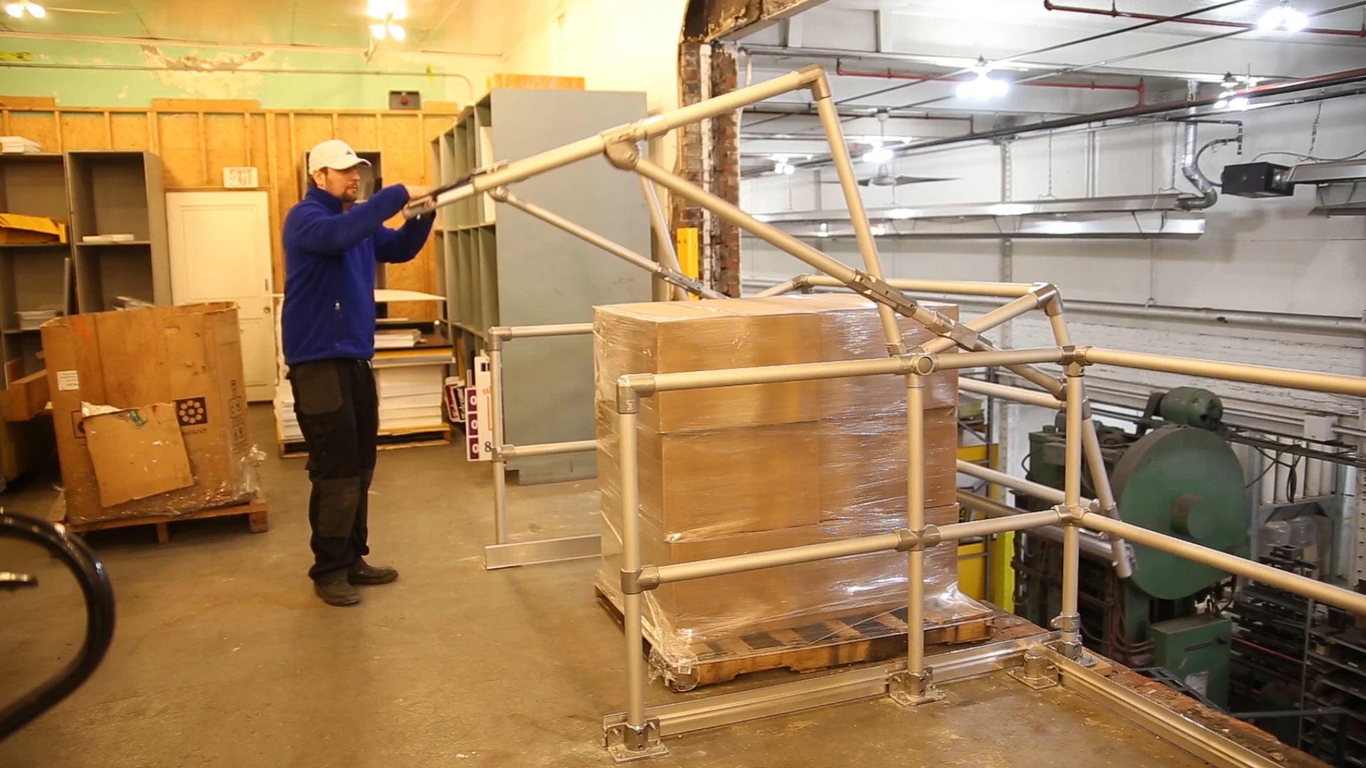 Kee Pivot / Pallet Gates / Mezzanine Pallet Gates / Warehouse Fall Protection / Safe Access