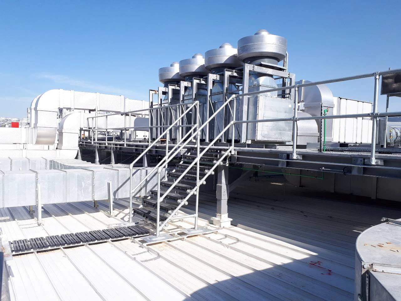 Kee Step / Rooftop Crossover Canada / Safe Rooftop Access / Non-Penetrating Crossover System for Rooftops / Fall Protection System