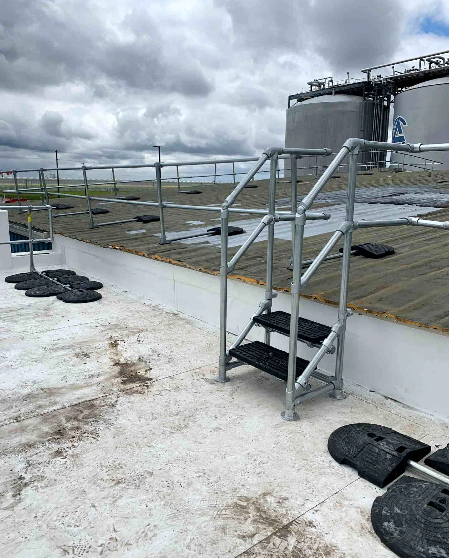 Kee Step / Unprotected Roof Edge / Fall Protection / Roof Guardrail  / Roof Fall Protection / Roof Fall Protection Canada
