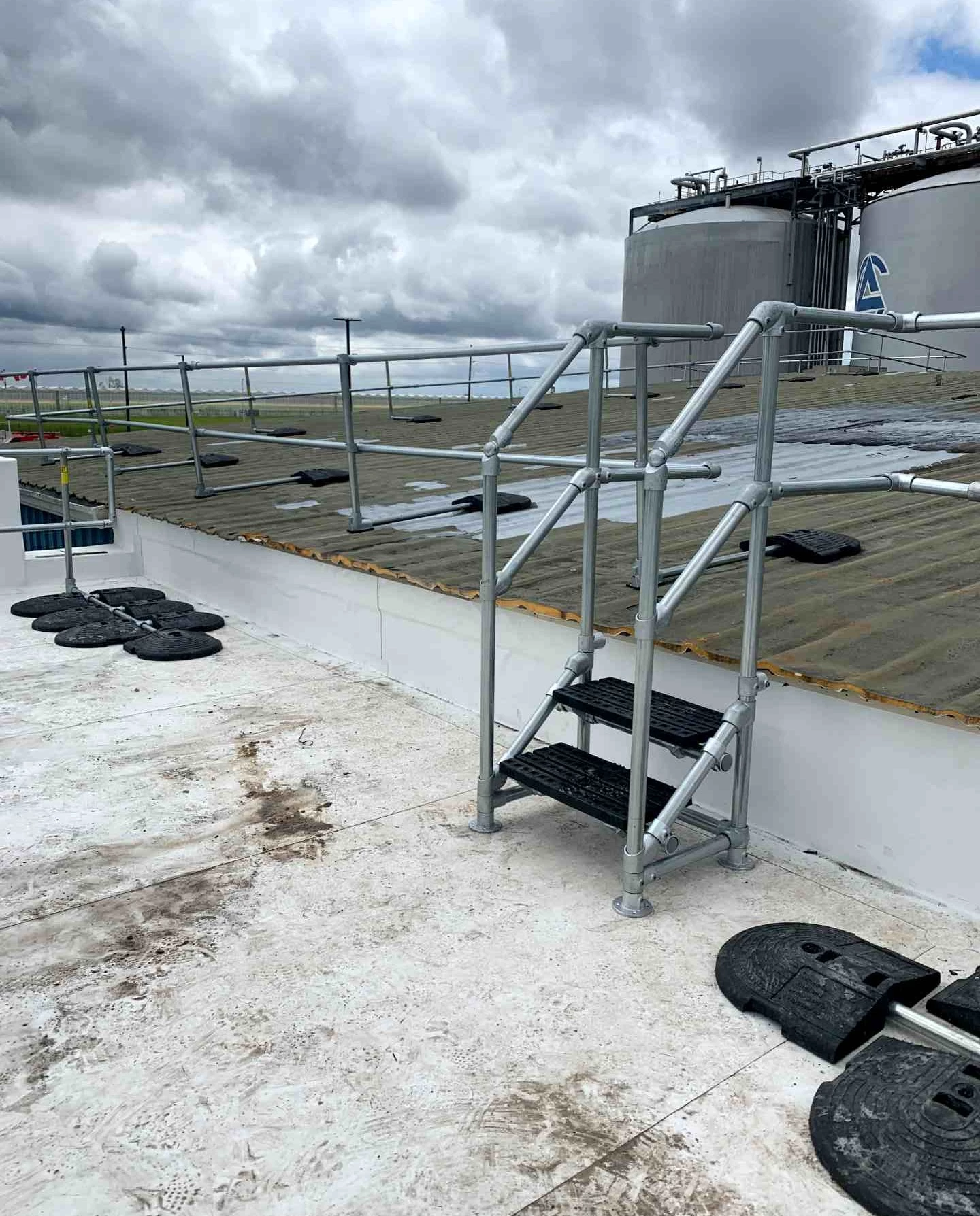 non-penetrating guardrails CSA compliant / Unprotected Roof Edge / Fall Protection / Roof Guardrail  / Roof Fall Protection / Roof Fall Protection Canada