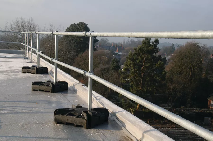 Kee Guard / Roof edge fall protection / Rooftop safety railings