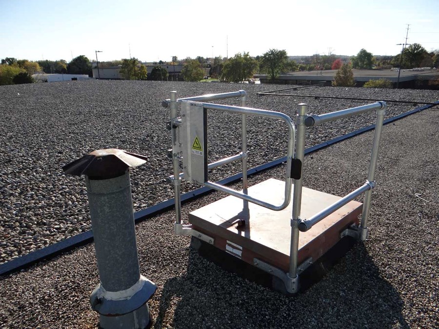 Hatch with roof railing