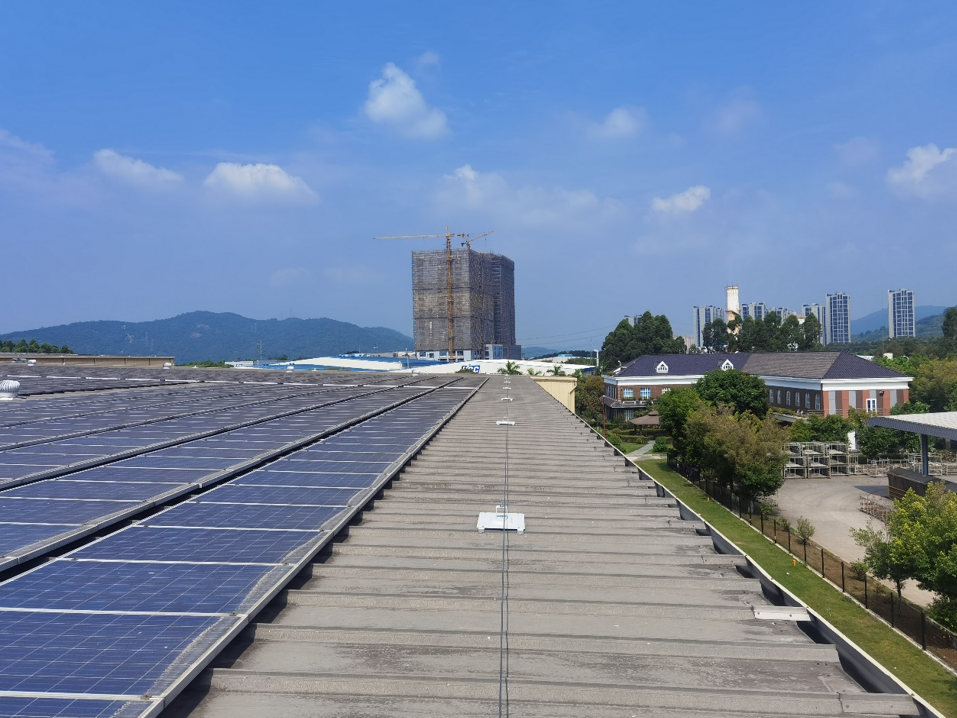 horizontal lifeline | lifeline fall protection for roofs with solar panels | solar fall protection