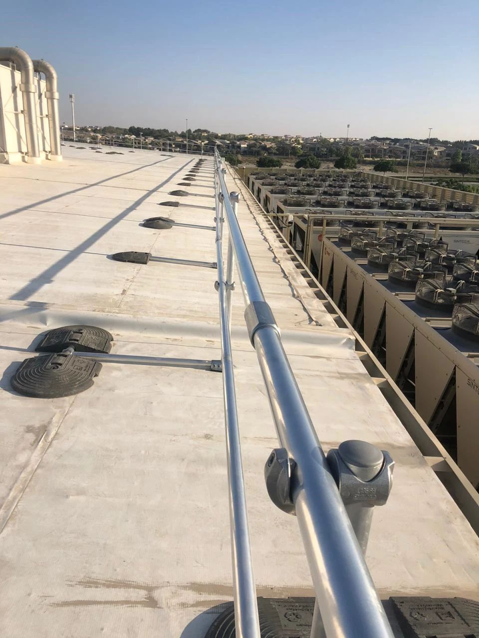 rooftop fall protection | safety rail | safety guardrail | rooftop railings | collective fall protection | KeeGuard