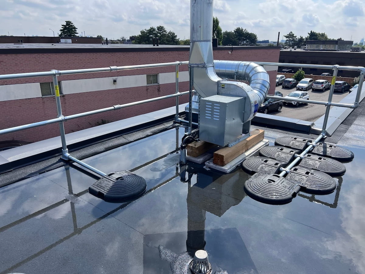 Kee Guard / Roof edge fall protection / Rooftop safety railings