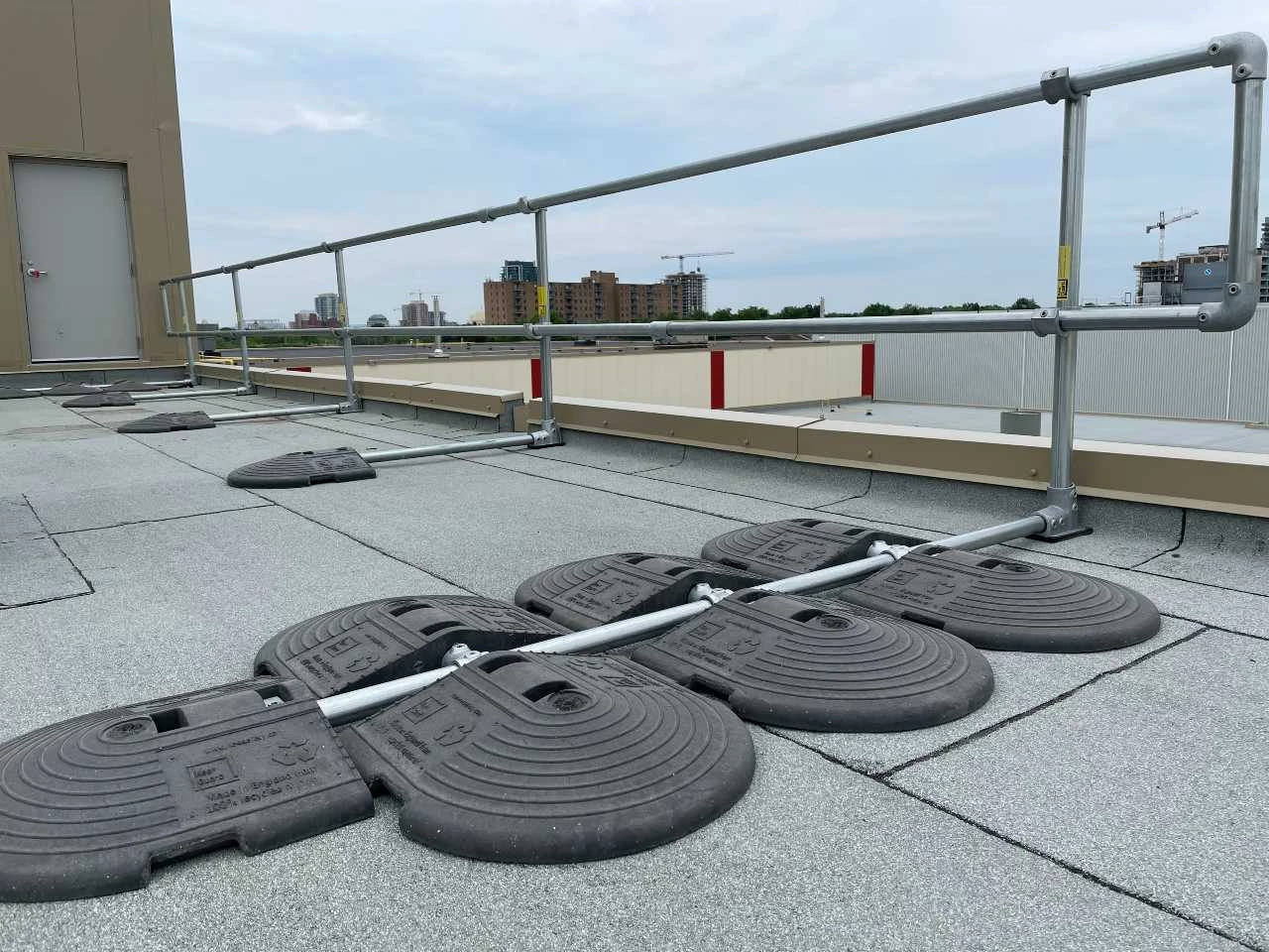 collective fall protection / rooftop guardrails Canada / fall protection systems for Canadian rooftops / non-penetrating guardrails CSA compliant / Kee Guard