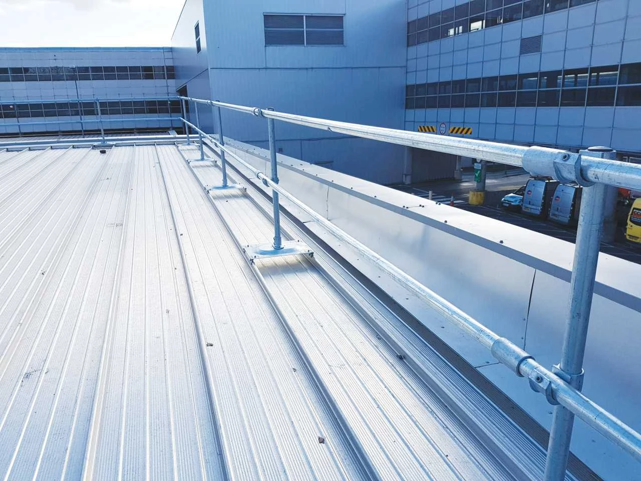 | safety rail | safety guardrail | rooftop railings | collective fall protection for metal roof / Kee Guard modular system designed for metal roofs