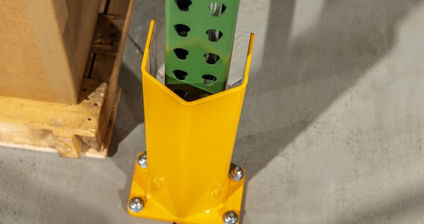 rack shield / warehouse traffic protection / safety barrier