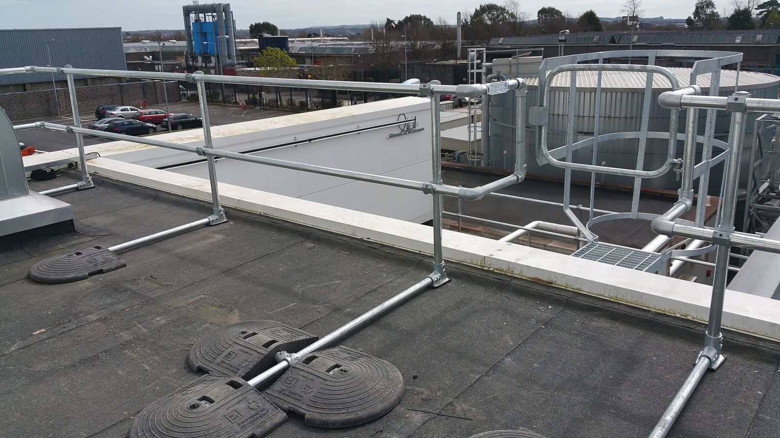 屋面临边爬梯口护栏