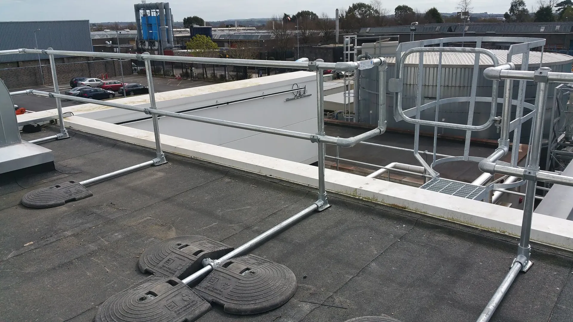 屋面临边爬梯口护栏