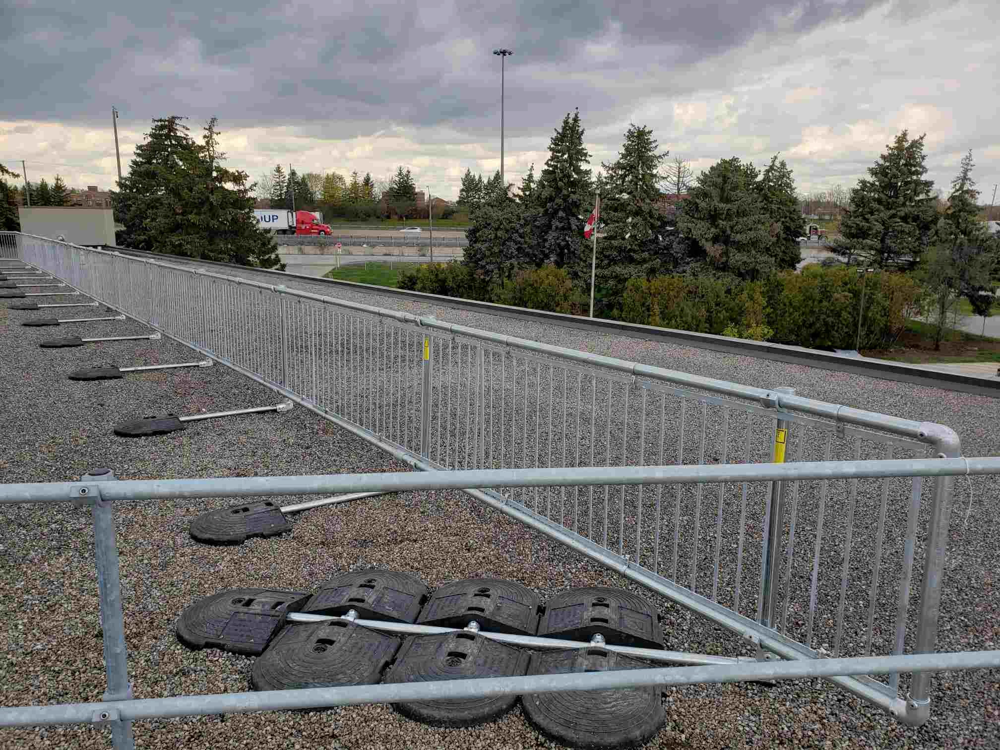 rooftop guardrails Canada / Kee Guard / Unprotected Roof Edge / Fall Protection / Roof Guardrail  / Roof Fall Protection / Roof Fall Protection Canada