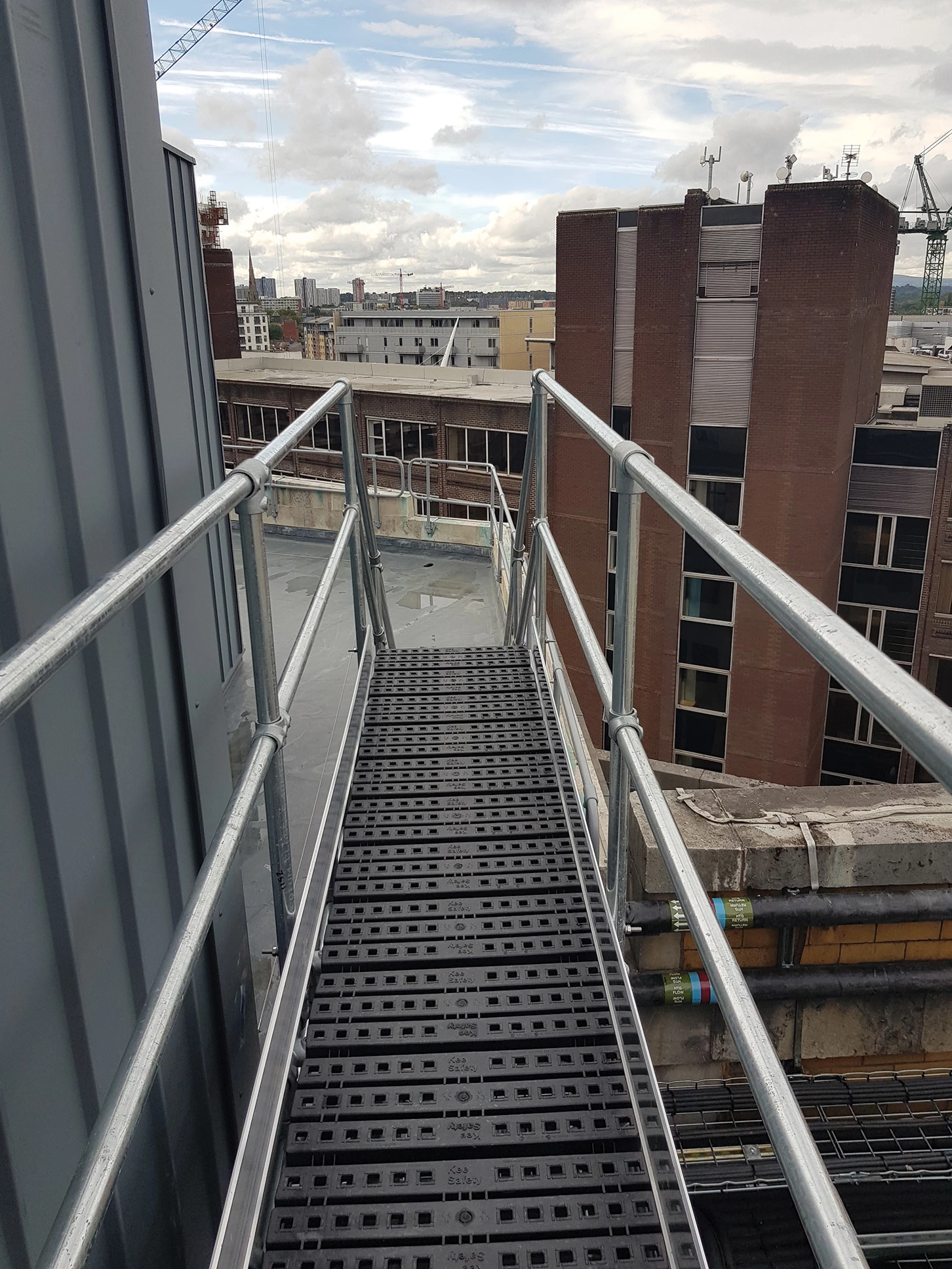 Kee Walk / Roof Walkway / unprotect edge/ fall protection equipment / fall protection / Rooftop walkway with guardrail