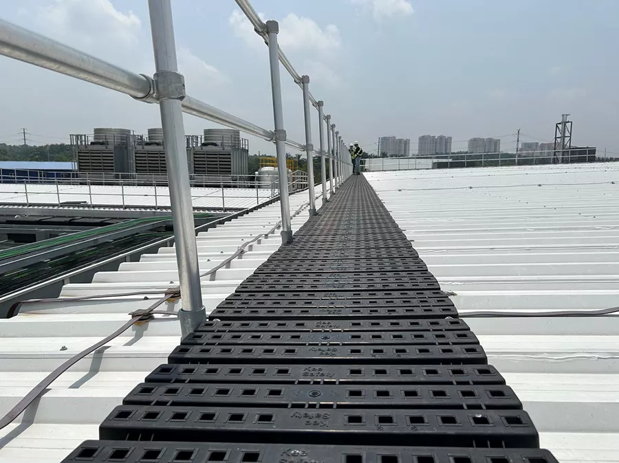 Kee Walk Roof Walkway With Guardrail / Roof Walkway